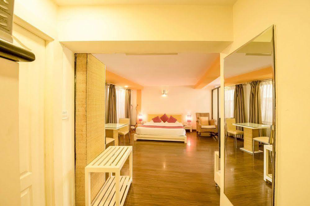Shilton Suites Bangalore Exterior foto